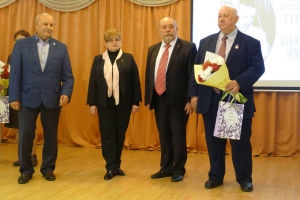 Руководитель Воскресенского литобъединения Виктор Лысенков &ndash; Лауреат премии им. Евгения Зубова